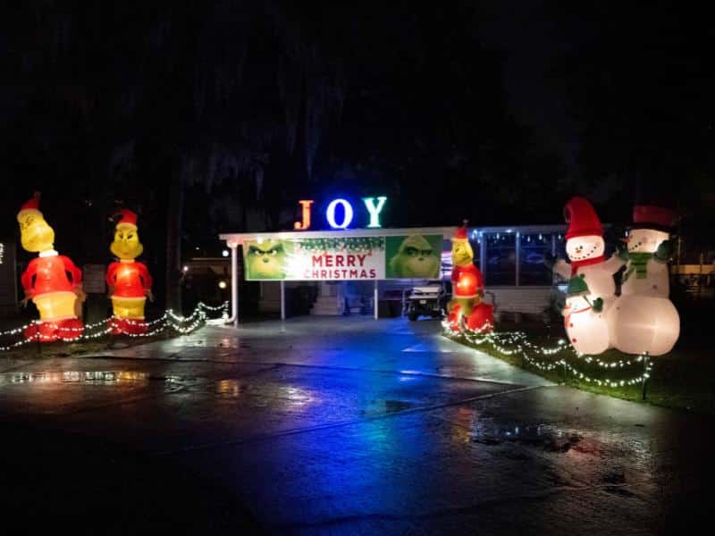 Lakeland-FL-Christmas-Lights-Ariana