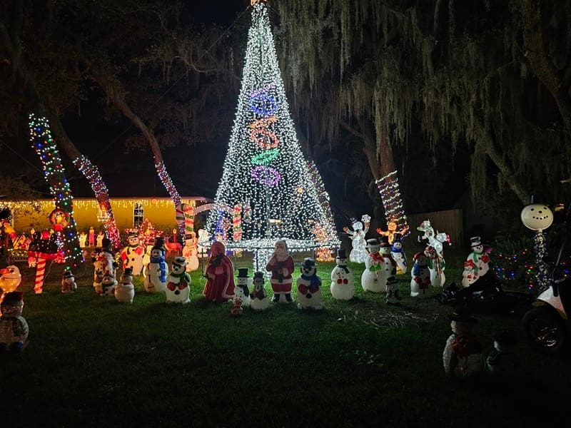 Lake Wales FL Christmas Lights White Oak Court 1